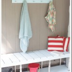 Easy DIY outdoor bench - such an easy way to create more seating outside!