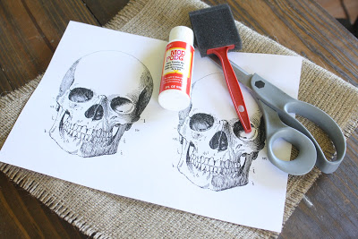 Easy DIY Halloween table runner - great idea for our Halloween party!