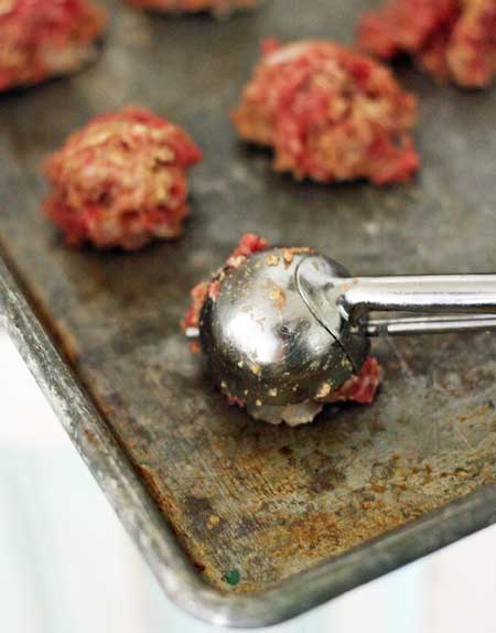 These meatloaf bites look so good! They'd be perfect for my next party.