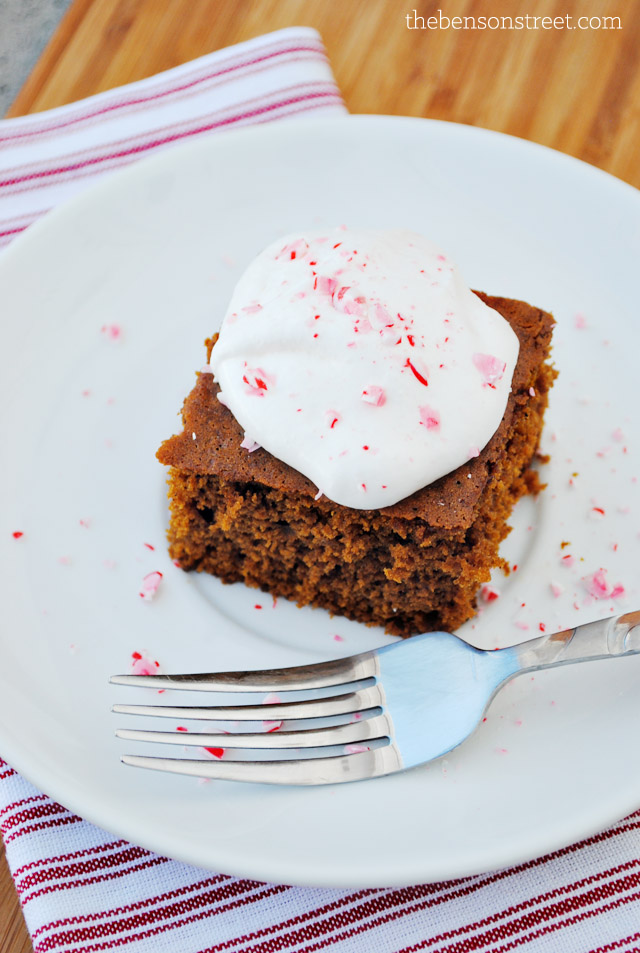 This quick and easy gingerbread cake recipe is an amazing idea for the holidays!