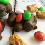 Easy Slow Cooker Chocolate Pretzel clusters- a fun holiday dessert!