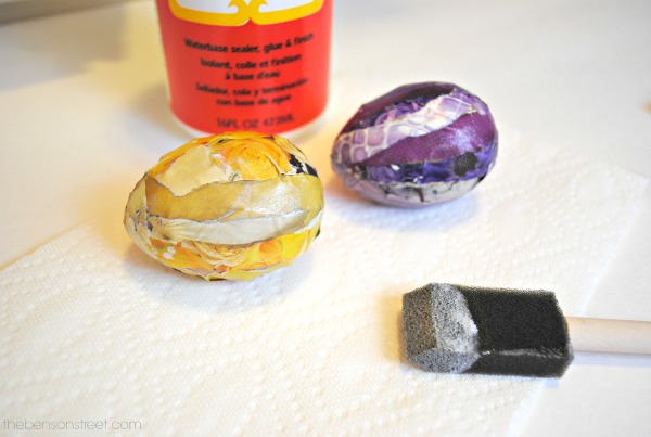 Easy and Fun Easter Idea: Decoupage Collage Easter eggs