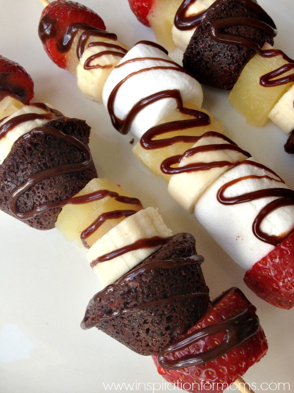 Easy and yummy after school snack: banana split kabobs 