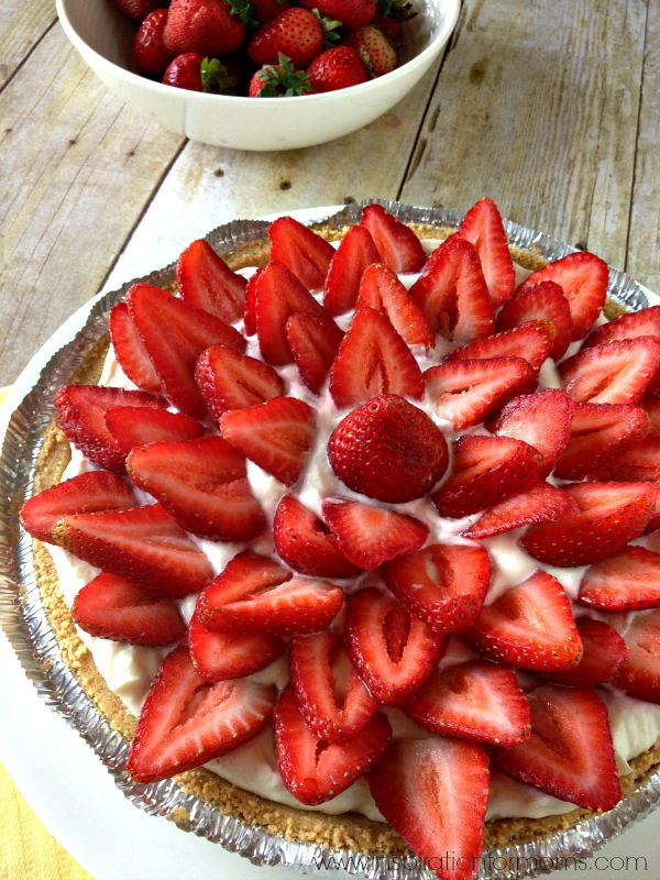 Strawberry Dream Pie- easy and Delicious!