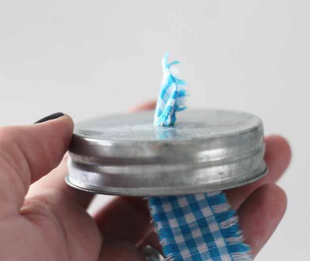 Super cute mason jar ornament - love this idea for small gifts! Looks so easy!