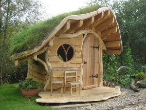 what a pretty little backyard garden shed!