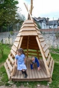 Love this teepee made out of pallet wood - this would be perfect for the garden!