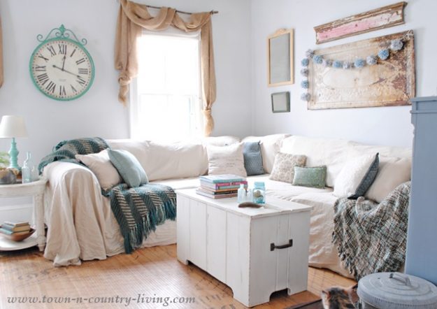 A slip cover I don't have to sew? LOVE this idea! Tons of great drop cloth project ideas!
