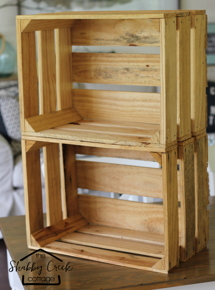 Next time I see wood crates at the flea market, I'm definitely grabbing a couple to make this little wood crate rolling cart. 