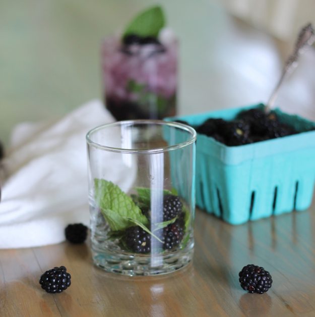 Blackberry mojito - this looks so good! Blackberries are my favorite, so this one could be dangerous, but I'm willing to risk it :) 