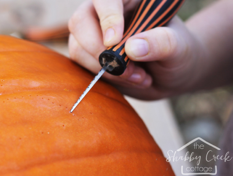 how to make your own custom pumpkin carving template - this dog pumpkin is adorable!