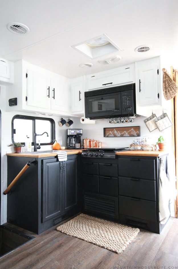 Can you believe this is an RV kitchen?!? 