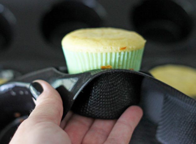 How to bake cupcakes to be perfectly shaped every single time