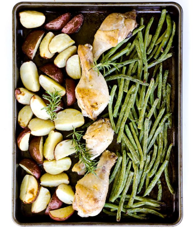 How to make quick and easy sheet pan chicken - only 5 minutes of prep time and dinner cooks itself!