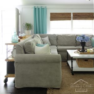 Farmhouse style summer decorating ideas - love that coastal vibe that just screams SUMMER!