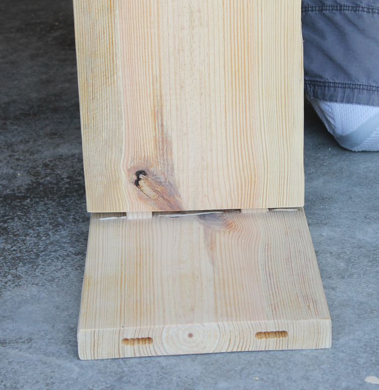 Great tutorial on how to build a storage bench - one board... one hour... no screws!