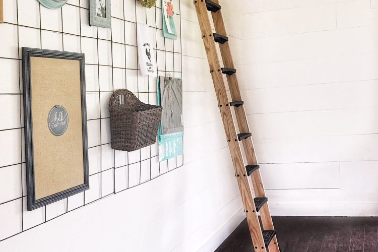 How to Build a Library Ladder - step by step video (I want one of these SO bad!) #farmhousestyle #farmhouse #diy #diyideas #diyproject #ad