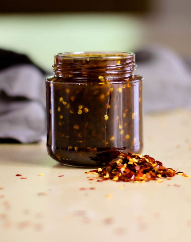 I never knew that making homemade sweet thai chili sauce was so easy! Definitely going to try this recipe. #recipe #food #diy #spicyfood #easyrecipe #sauce