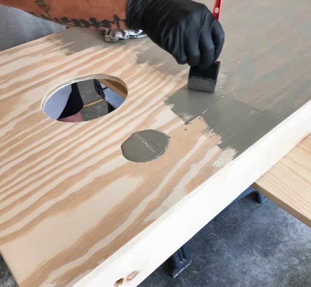 Great easy DIY version of how to make custom cornhole boards - step by step process that walks you through it from beginning to end. Awesome beginner project